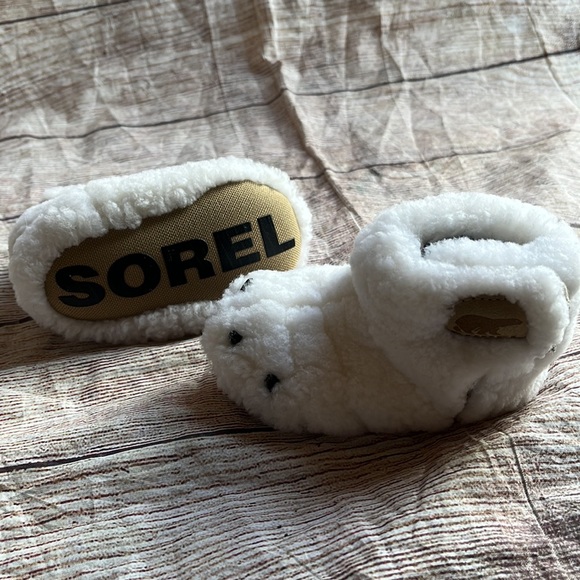 Sorel | infant toddler Bear Paw white slippers booties shoe size 4 like new - Picture 2 of 11